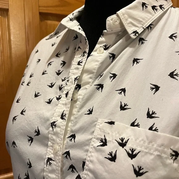 Banana Republic Swallows Fitted Button Up - Picture 3 of 4